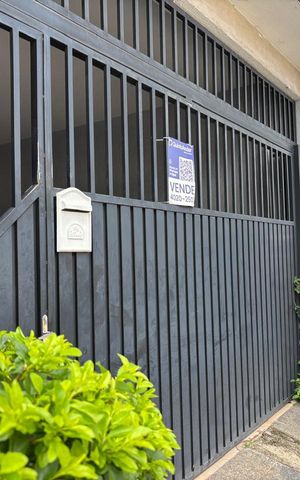 Casa à venda com 100m², 3 quartos e 2 vagas