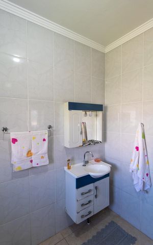 Casa à venda com 90m², 3 quartos e 1 vaga Casa à venda com 90m², 3 quartos e 1 vagaBanheiro