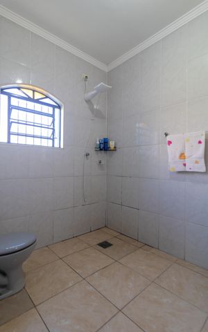 Casa à venda com 90m², 3 quartos e 1 vaga Casa à venda com 90m², 3 quartos e 1 vagaBanheiro