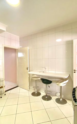 Casa à venda com 202m², 3 quartos e 4 vagas Casa à venda com 202m², 3 quartos e 4 vagasCozinha