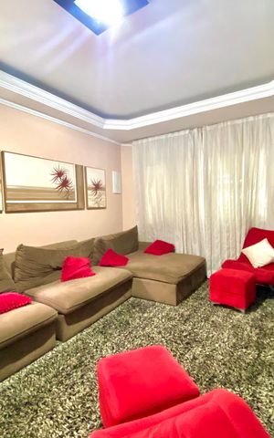 Casa à venda com 202m², 3 quartos e 4 vagas Casa à venda com 202m², 3 quartos e 4 vagasSala