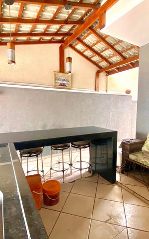 Casa à venda com 202m², 3 quartos e 4 vagas Casa à venda com 202m², 3 quartos e 4 vagasChurrasqueira