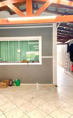 Casa à venda com 202m², 3 quartos e 4 vagas Casa à venda com 202m², 3 quartos e 4 vagasGa