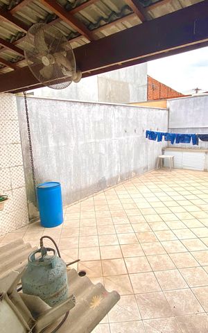 Casa à venda com 202m², 3 quartos e 4 vagas Casa à venda com 202m², 3 quartos e 4 vagasQuintal