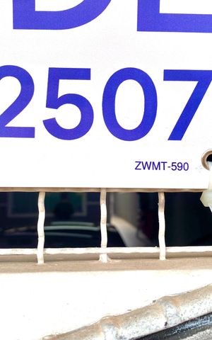 Casa à venda com 202m², 3 quartos e 4 vagas Casa à venda com 202m², 3 quartos e 4 vagasCódigo da placa ZWMT-590