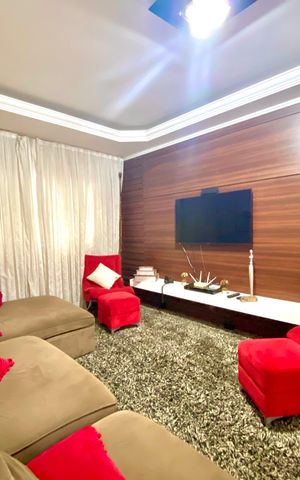Casa à venda com 202m², 3 quartos e 4 vagas Casa à venda com 202m², 3 quartos e 4 vagasSala