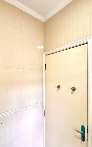 Casa à venda com 202m², 3 quartos e 4 vagas Casa à venda com 202m², 3 quartos e 4 vagasBanheiro 2