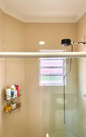 Casa à venda com 202m², 3 quartos e 4 vagas Casa à venda com 202m², 3 quartos e 4 vagasBanheiro 2