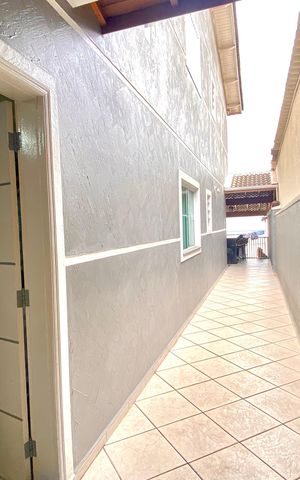 Casa à venda com 202m², 3 quartos e 4 vagas Casa à venda com 202m², 3 quartos e 4 vagasCorredor externo