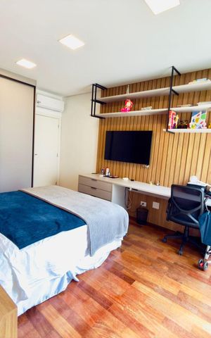 Casa de condomínio à venda com 385m², 4 quartos e 4 vagas Casa de condomínio à venda com 385m², 4 quartos e 4 vagasQuarto