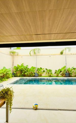 Casa de condomínio à venda com 385m², 4 quartos e 4 vagas Casa de condomínio à venda com 385m², 4 quartos e 4 vagasÁrea externa
