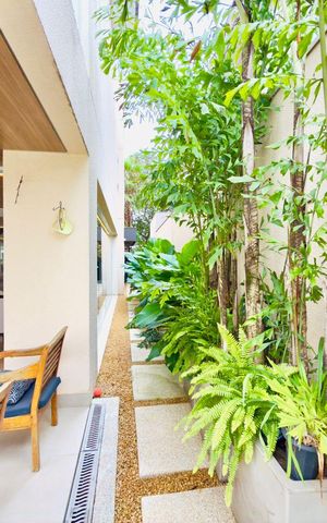 Casa de condomínio à venda com 385m², 4 quartos e 4 vagas Casa de condomínio à venda com 385m², 4 quartos e 4 vagasÁrea externa