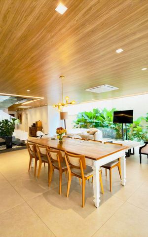 Casa de condomínio à venda com 385m², 4 quartos e 4 vagas Casa de condomínio à venda com 385m², 4 quartos e 4 vagasSala