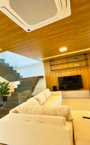 Casa de condomínio à venda com 385m², 4 quartos e 4 vagas Casa de condomínio à venda com 385m², 4 quartos e 4 vagasSala