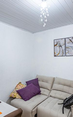 Casa à venda com 50m², 4 quartos e 1 vaga Casa à venda com 50m², 4 quartos e 1 vagaSala