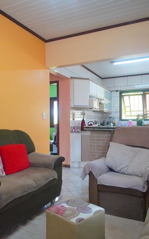 Casa à venda com 90m², 2 quartos e 2 vagasSala