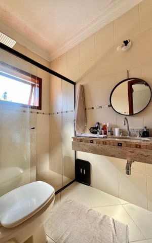 Casa de condomínio à venda com 265m², 4 quartos e 4 vagasBanheiro da Suíte 1