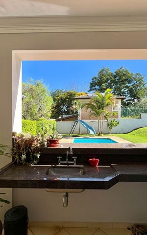 Casa de condomínio à venda com 265m², 4 quartos e 4 vagasChurrasqueira