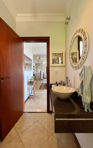 Casa de condomínio à venda com 265m², 4 quartos e 4 vagasLavabo