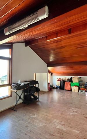 Casa de condomínio à venda com 265m², 4 quartos e 4 vagasSotão