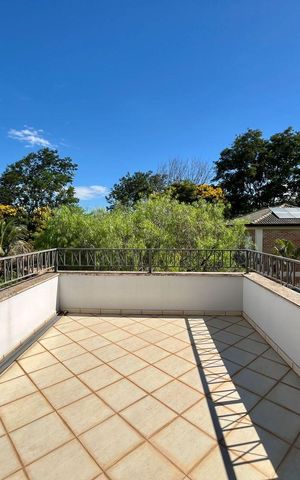 Casa de condomínio à venda com 265m², 4 quartos e 4 vagasSacada do quarto