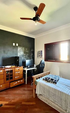 Casa de condomínio à venda com 265m², 4 quartos e 4 vagasSuíte 3