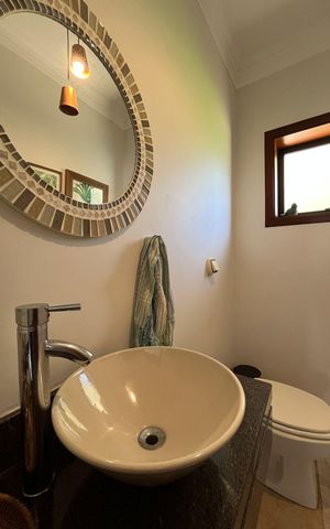 Casa de condomínio à venda com 265m², 4 quartos e 4 vagasLavabo