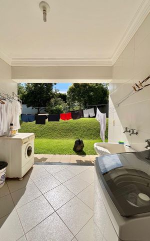 Casa de condomínio à venda com 265m², 4 quartos e 4 vagasÁrea de Serviço