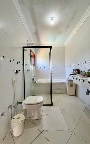 Casa de condomínio à venda com 265m², 4 quartos e 4 vagasBanheiro da Suíte 4
