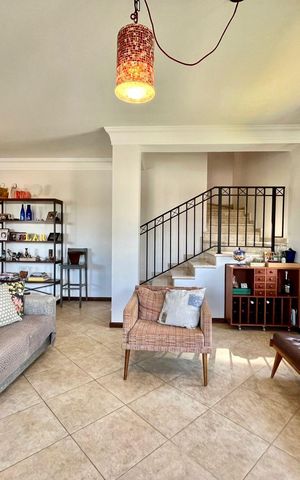 Casa de condomínio à venda com 265m², 4 quartos e 4 vagasSala