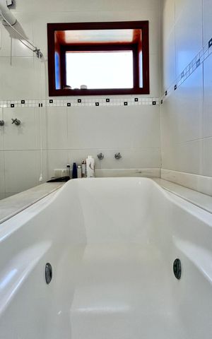 Casa de condomínio à venda com 265m², 4 quartos e 4 vagasBanheiro da Suíte 4