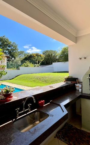 Casa de condomínio à venda com 265m², 4 quartos e 4 vagasChurrasqueira