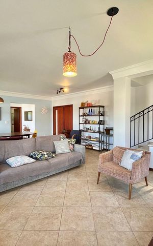 Casa de condomínio à venda com 265m², 4 quartos e 4 vagasSala