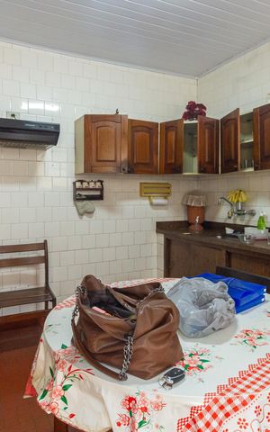 Casa à venda com 300m², 5 quartos e 1 vaga Casa à venda com 300m², 5 quartos e 1 vagaCozinha