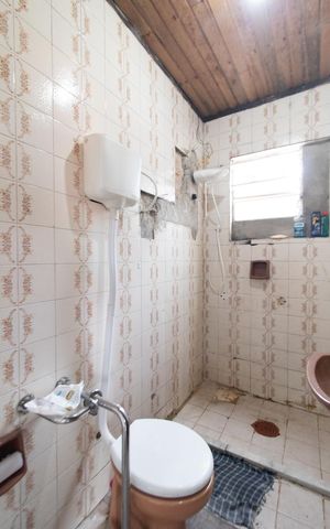 Casa à venda com 70m², 3 quartos e 3 vagasBanheiro