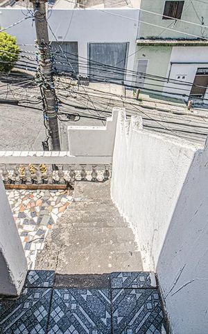 Casa à venda com 95m², 3 quartos e 2 vagas Casa à venda com 95m², 3 quartos e 2 vagasacesso para a área de serviço_2