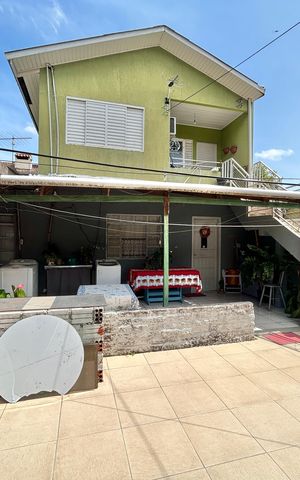 Casa à venda com 360m², 6 quartos e 3 vagasFachada