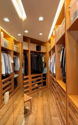 Apartamento à venda com 400m², 3 quartos e 4 vagasCloset Suíte 1