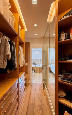 Apartamento à venda com 400m², 3 quartos e 4 vagasCloset Suíte 1