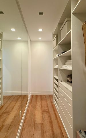Apartamento à venda com 400m², 3 quartos e 4 vagasCloset Suíte 2