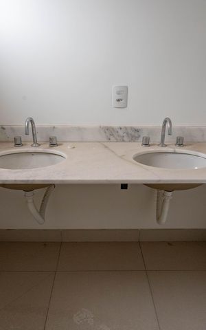 Apartamento à venda com 130m², 3 quartos e 3 vagas Apartamento à venda com 130m², 3 quartos e 3 vagasBanheiro da suíte 1