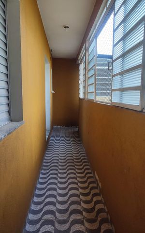 Casa à venda com 180m², 4 quartos e 3 vagas Casa à venda com 180m², 4 quartos e 3 vagasÁrea externa