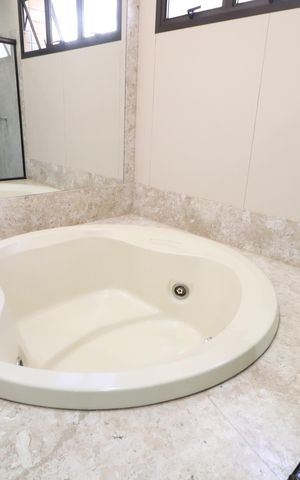 Apartamento para alugar com 264m², 5 quartos e 2 vagasBanheiro do Quarto 4
