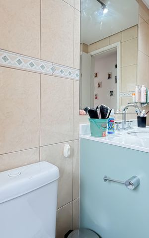 Apartamento à venda com 145m², 3 quartos e 2 vagas Apartamento à venda com 145m², 3 quartos e 2 vagasBanheiro Corredor