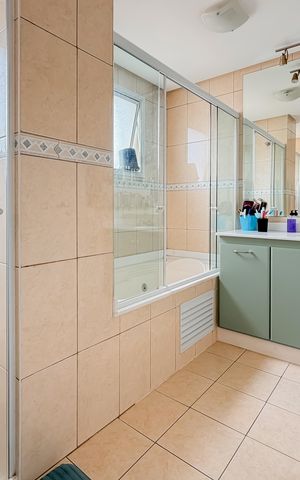 Apartamento à venda com 145m², 3 quartos e 2 vagas Apartamento à venda com 145m², 3 quartos e 2 vagasBanheiro da Suíte