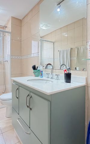 Apartamento à venda com 145m², 3 quartos e 2 vagas Apartamento à venda com 145m², 3 quartos e 2 vagasBanheiro Corredor