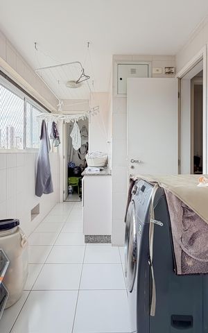 Apartamento à venda com 145m², 3 quartos e 2 vagas Apartamento à venda com 145m², 3 quartos e 2 vagasÁrea de Serviço