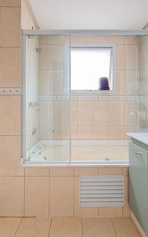 Apartamento à venda com 145m², 3 quartos e 2 vagas Apartamento à venda com 145m², 3 quartos e 2 vagasBanheiro da Suíte