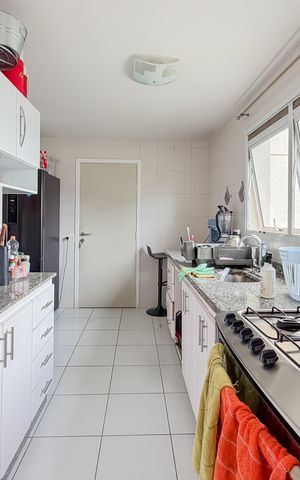 Apartamento à venda com 145m², 3 quartos e 2 vagas Apartamento à venda com 145m², 3 quartos e 2 vagasCozinha