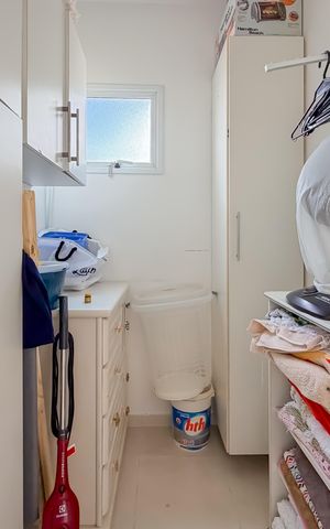 Apartamento à venda com 175m², 3 quartos e 4 vagas Apartamento à venda com 175m², 3 quartos e 4 vagasQuarto de Serviço